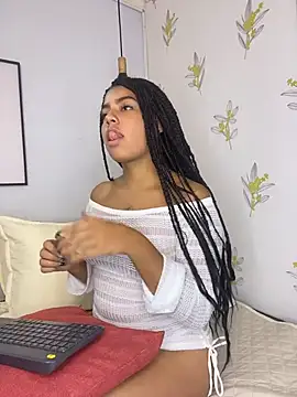 Laia_white webcam
