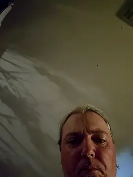 Hotredheadandtoungelasher webcam