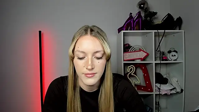 EvelynBlond webcam