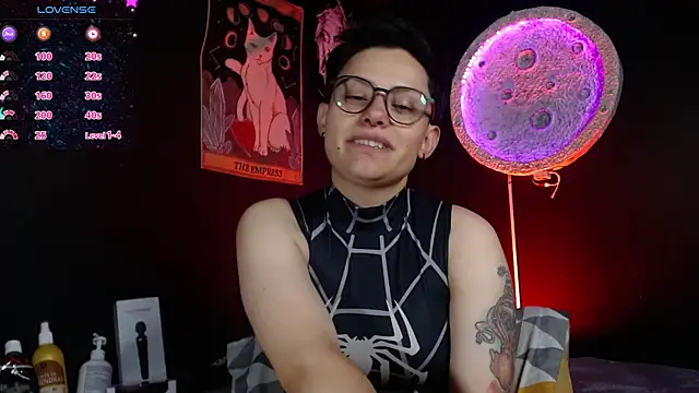 girl_intense444 webcam