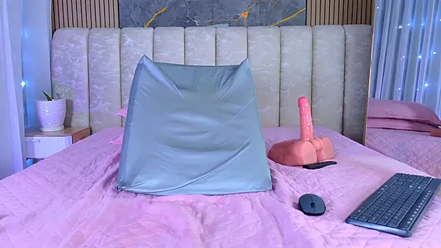mia_scot webcam