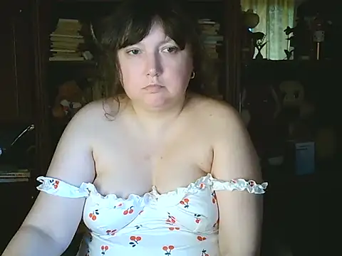 CarrieQPeach webcam