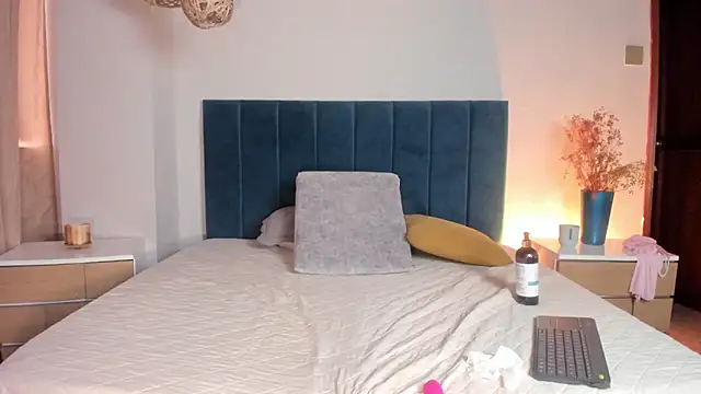 FreyaCameron webcam