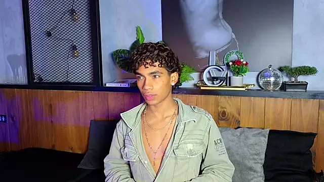 AlanCutee webcam