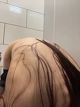 holly_play (F young) - 3 fingers to stretch pussy for riding