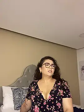 Webcam Model (AlmaraRouge)  is live.Free join now!