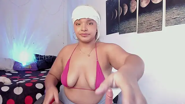 chloe_kisses webcam