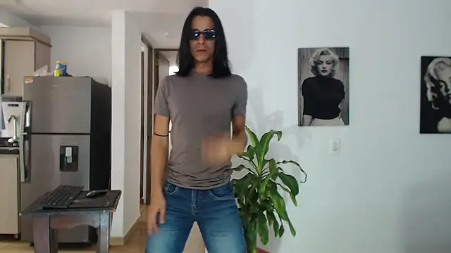 Ferotic_SexAddict webcam
