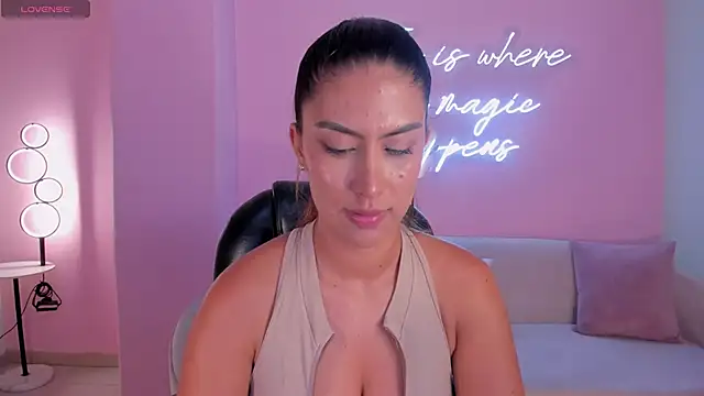 ArianaDumont webcam