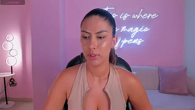 ArianaDumont webcam