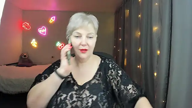 Mary-Leee
