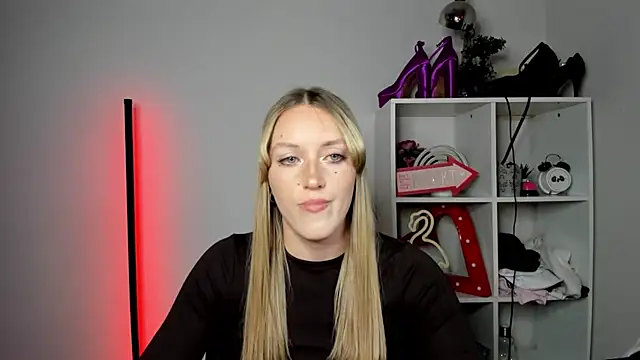EvelynBlond webcam