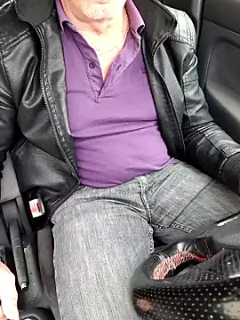 giorgio481510 (Ask my age) - #cam2cam #cheap-privates #colorful #hd #italian #masturbation #mobile #muscular #small-audience #straight #uncut #white