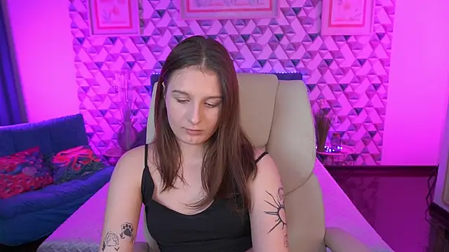 VikVikLove webcam