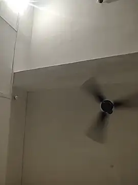 NakedMILFx webcam
