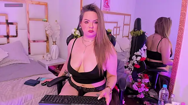 AvaMiia webcam