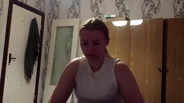 ChantayCambronne webcam