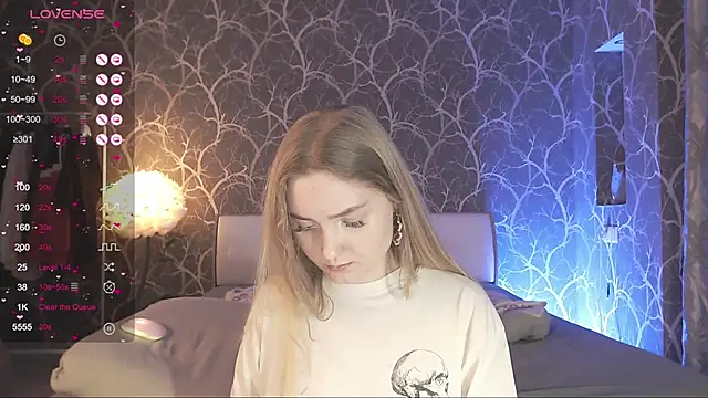 MiaMiaMeow webcam