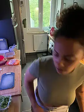 SweetPetiteNoir webcam