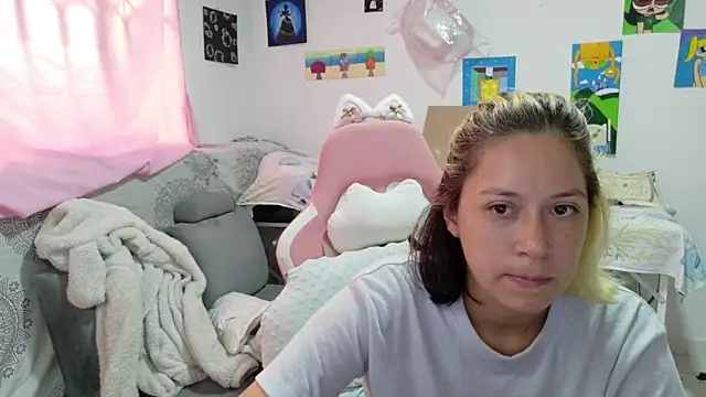 MommyMiaWs webcam