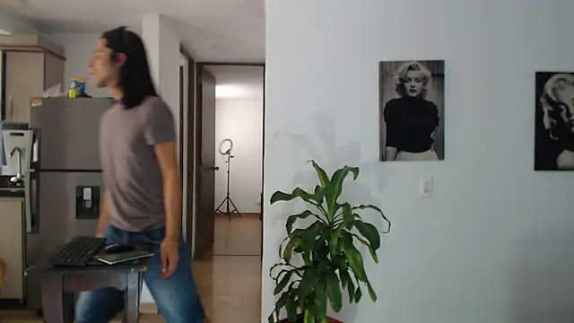 Ferotic_SexAddict webcam