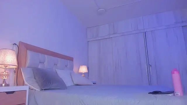 mia_hank