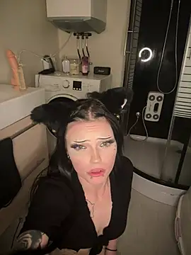 judithprice (F teen) - Get this kitty naked