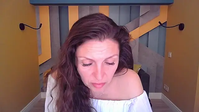 EllaLong webcam