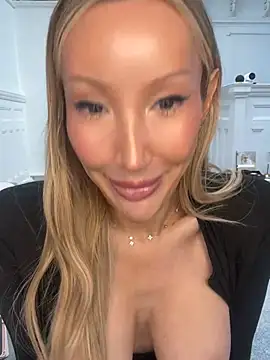 Allana29 Live Webcam on Stripchat