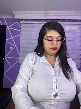 MiiaaJoness webcam
