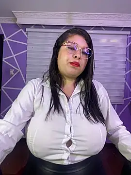 MiiaaJoness webcam