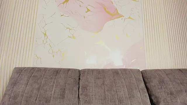NhoanBrunette webcam