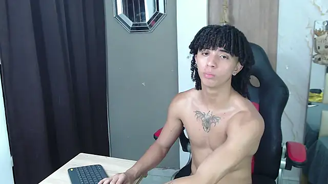 kim_curlyy webcam