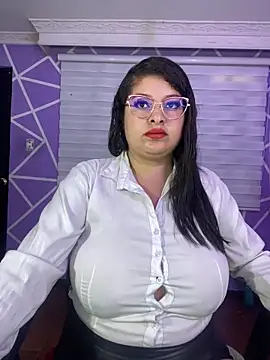 MiiaaJoness webcam
