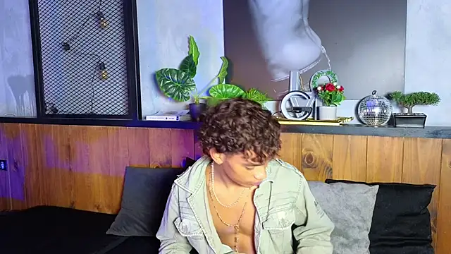 AlanCutee webcam