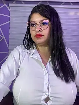 MiiaaJoness webcam