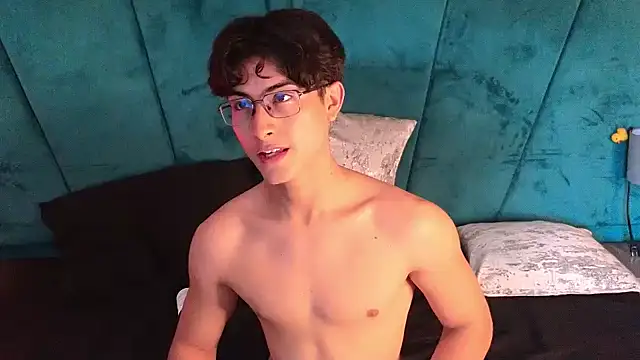 Aaron_Eze webcam