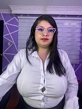 MiiaaJoness webcam