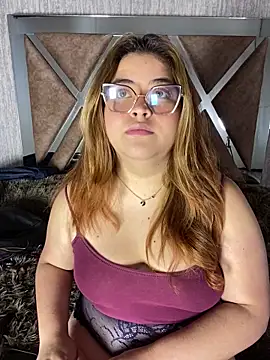 ZoeBennett_Pink webcam