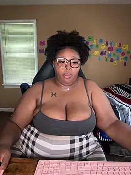 Chocolatebunnyxx96 webcam