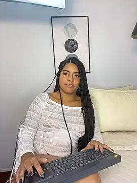 Laia_white webcam