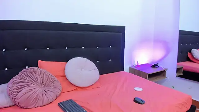 cute_sofiii webcam