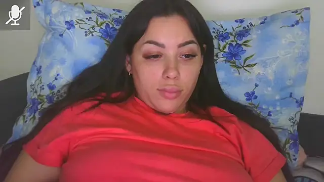 LovelyJulliette webcam