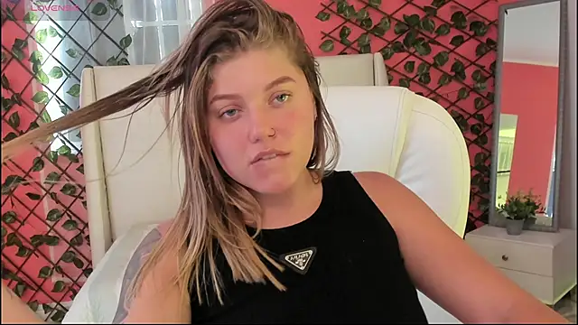 alaia_greyy webcam