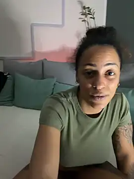 SweetPetiteNoir webcam
