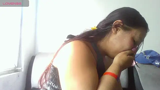 Charis_21 webcam