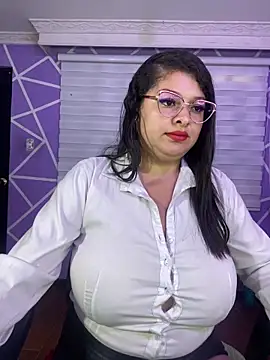 MiiaaJoness webcam