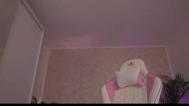 Ava-Diamond webcam