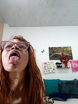 BustyMilf_ webcam