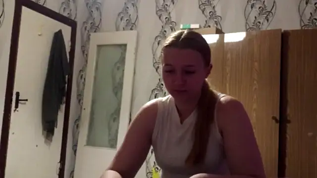 ChantayCambronne webcam